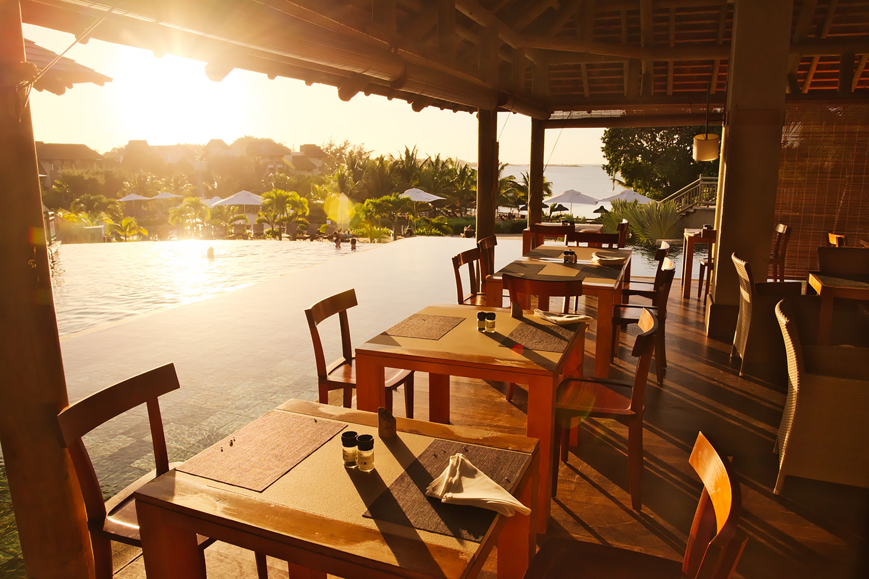 7 restaurantes; se sirve desayuno, almuerzo y cena; cocina internacional