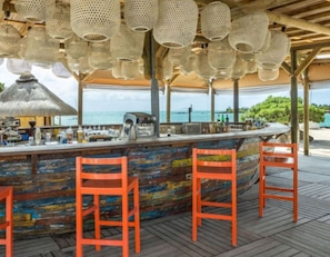 3 Bars/Lounges, Poolbar, Strandbar