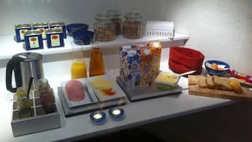 Free daily buffet breakfast