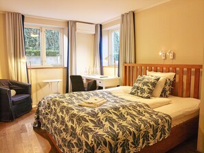 1 chambre, bureau, chambres insonorisées, fer et planche à repasser