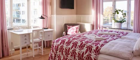 Habitación doble Deluxe | Escritorio, insonorización, tabla de planchar con plancha y wifi gratis