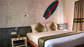 Minibar, caja de seguridad en la habitación y muebles diferentes