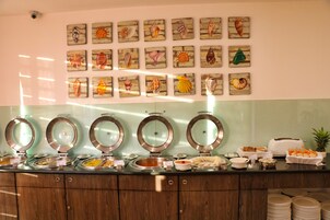 Breakfast, lunch, dinner served; Indian cuisine 