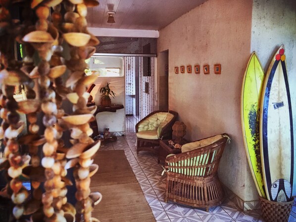 Lobby sitting area - Pousada Lunmar (Fernando de Noronha)
