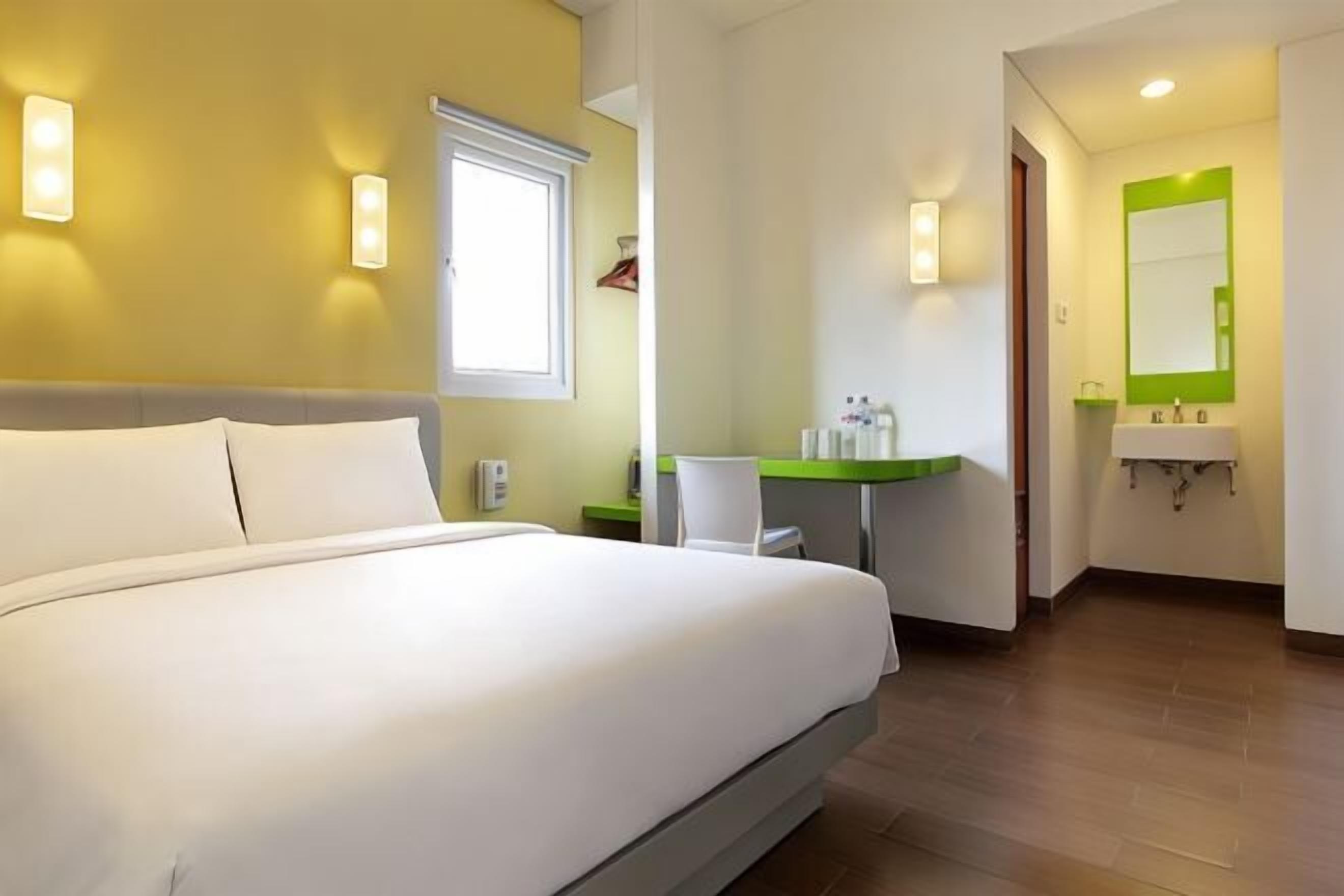 In-room safe, desk, cribs/infant beds, free WiFi