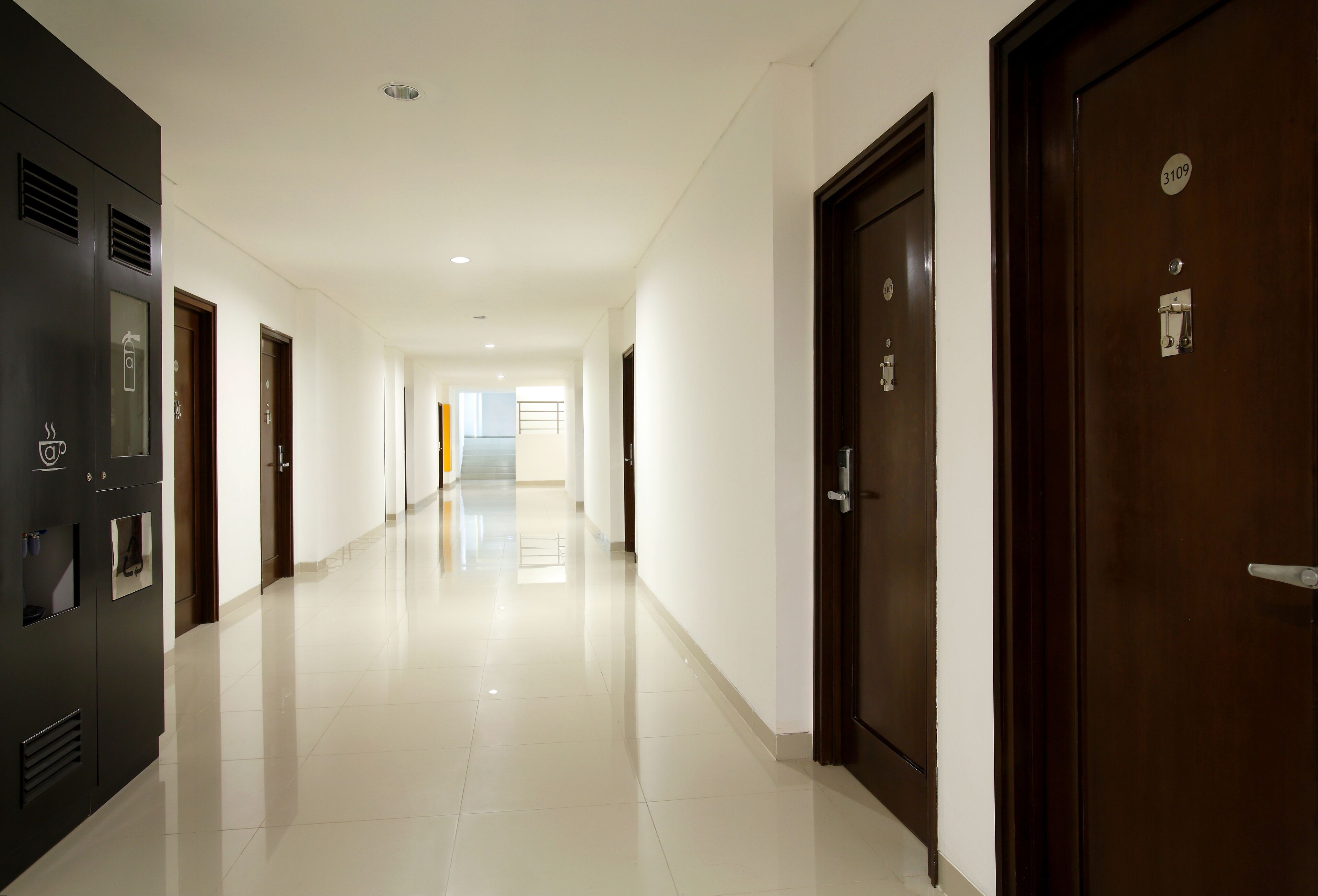 Smart Room Queen | Bathroom | Shower, free toiletries, slippers, towels