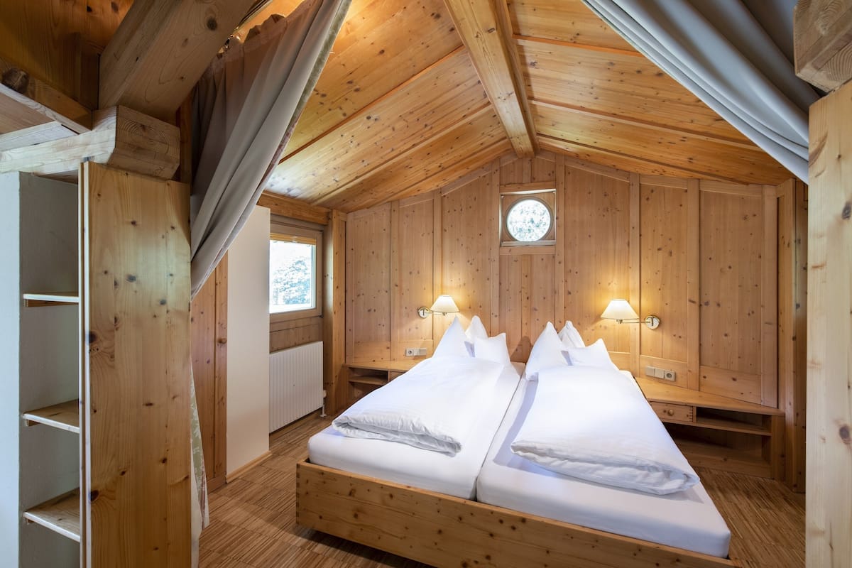 family suite, balcony, mountain view | premium bedding, in-room safe, individually decorated