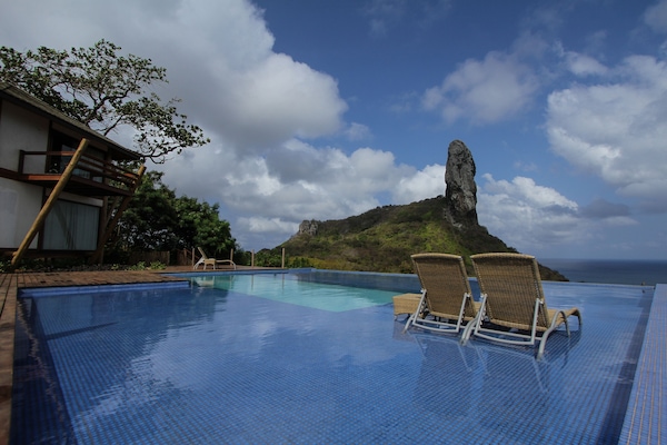 AuĂenpool, Sonnenschirme, LiegestĂŒhle