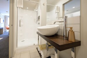 Studio, 1 Queen Bed | Bathroom | Shower, free toiletries, hair dryer, bathrobes - U Residence Hotel, Signature Collection by BW (Wellington)