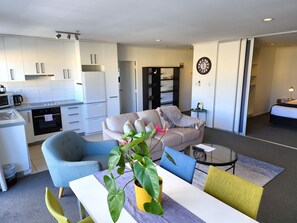 Apartment, 2 Bedrooms, Private Bathroom | Living area