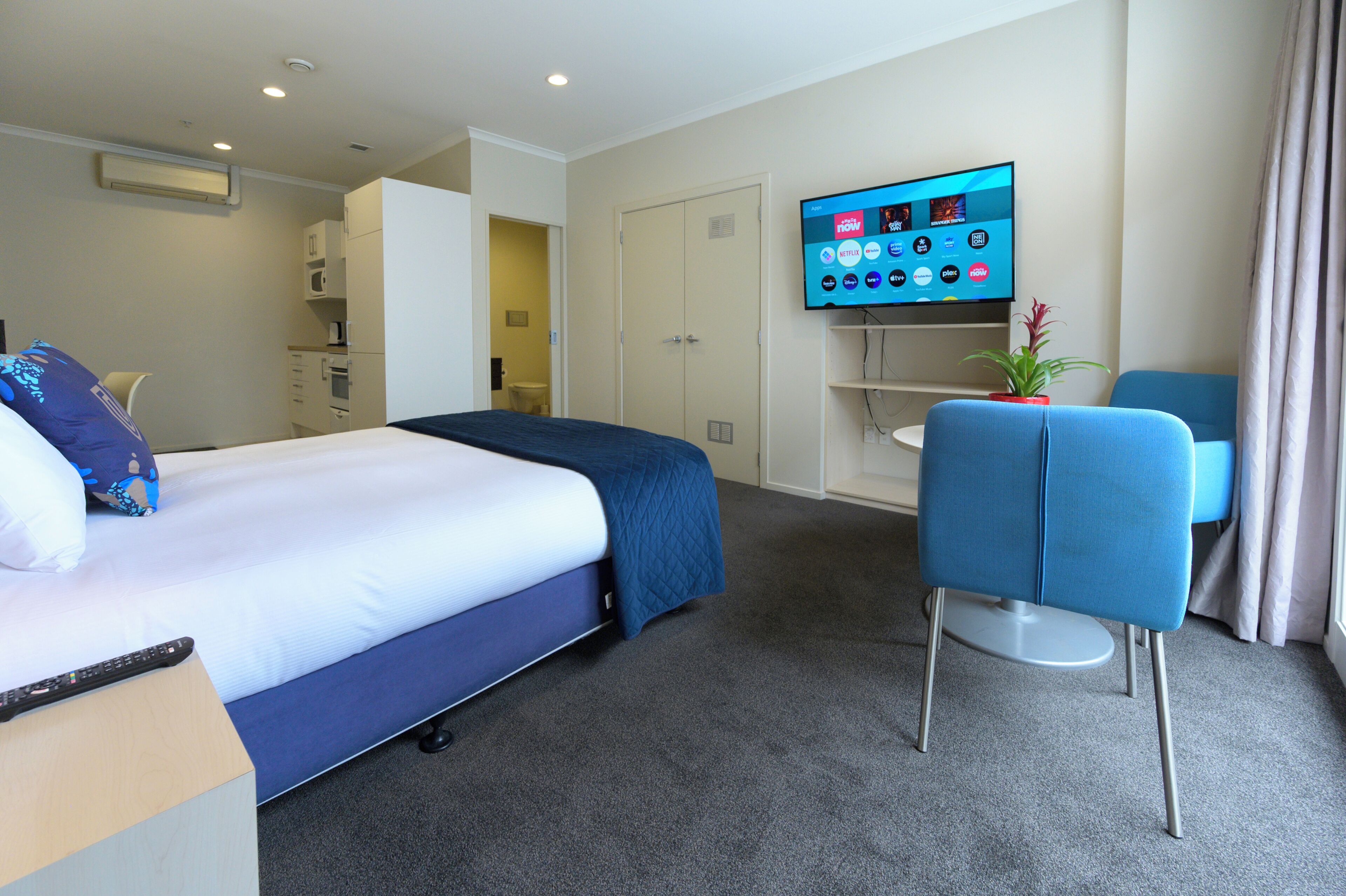 Studio, 1 Queen Bed, Harbor View | Down comforters, desk, blackout drapes, soundproofing