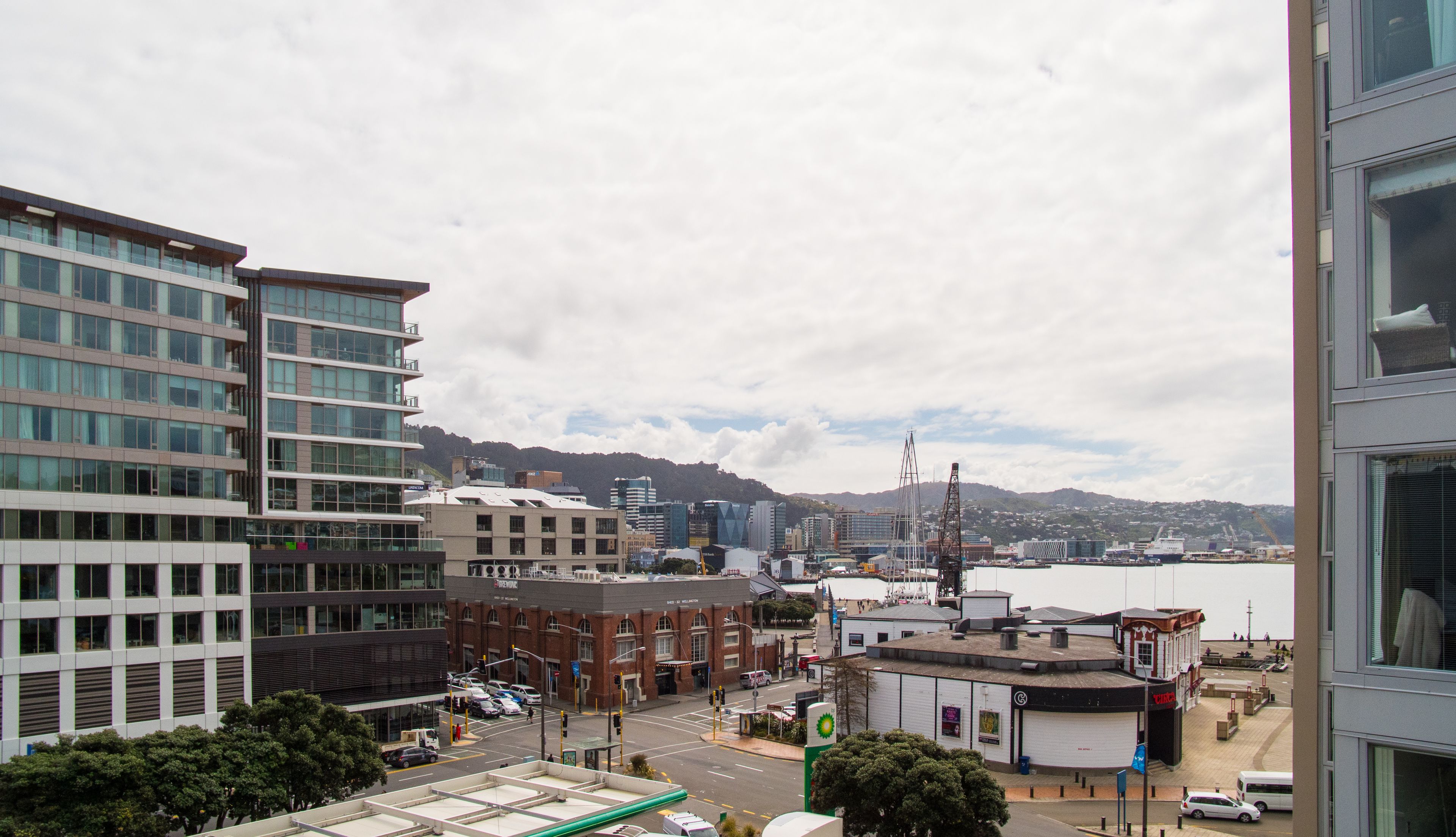 studio, 1 queen bed, harbour view | city view