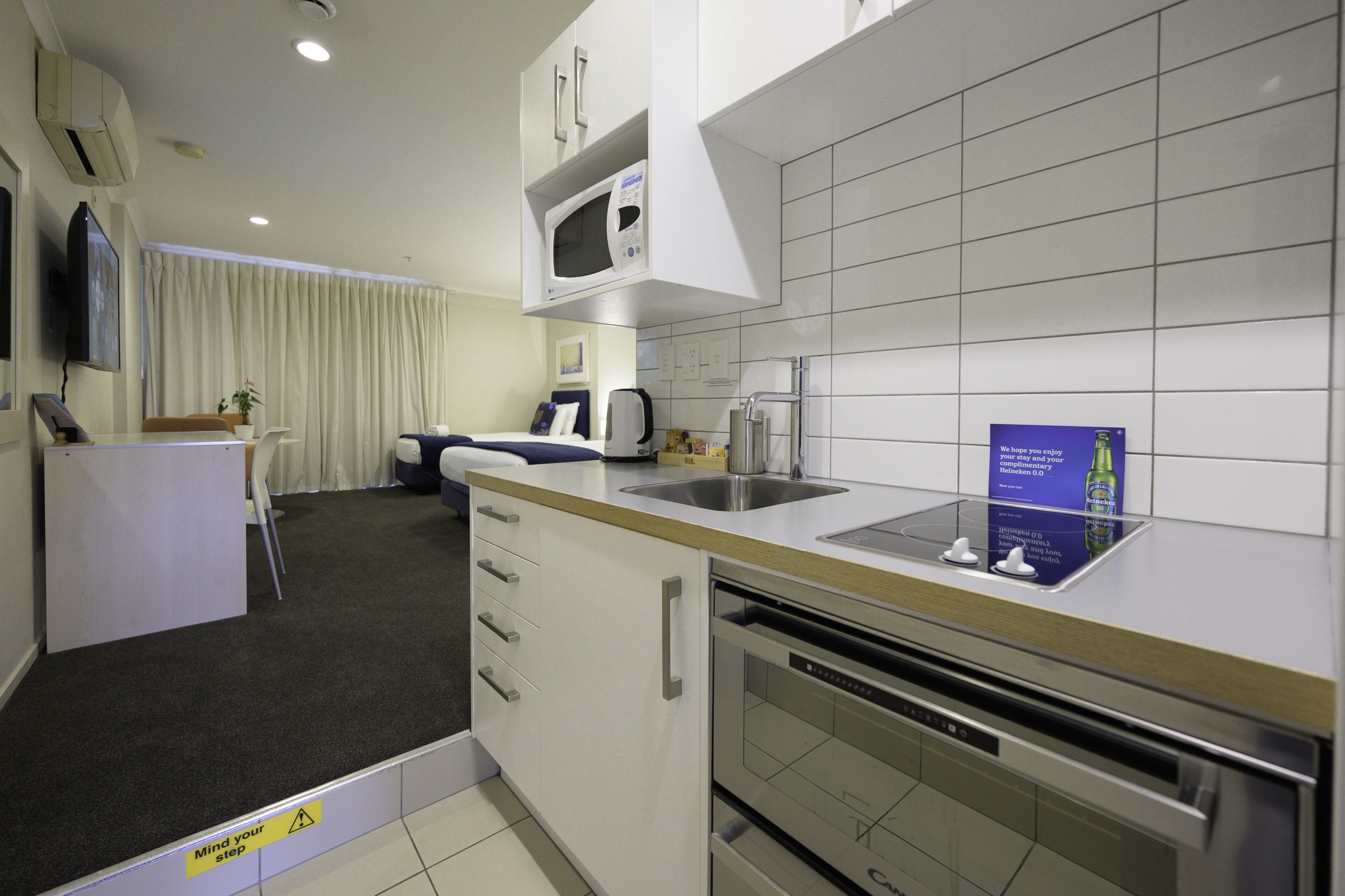 queen studio + 1 single  | down duvets, desk, blackout curtains, soundproofing