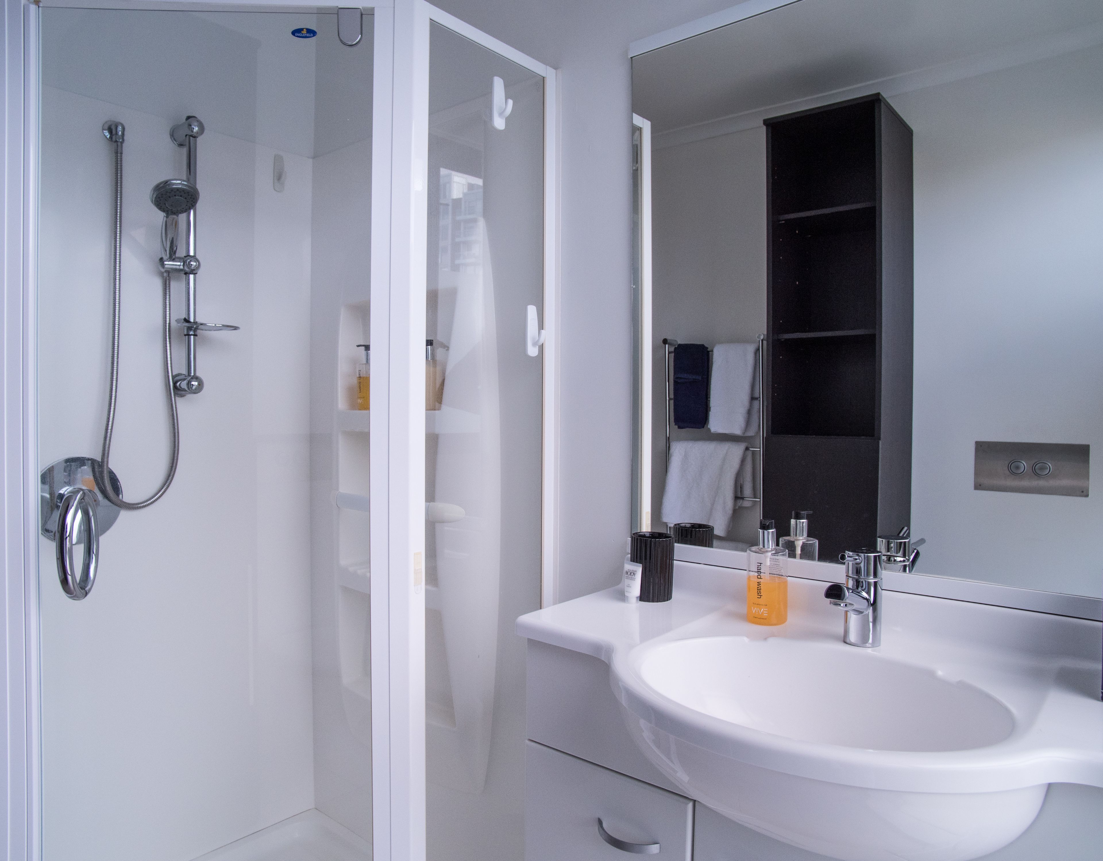 apartment, 2 bedrooms, private bathroom | bathroom | shower, free toiletries, hair dryer, bathrobes