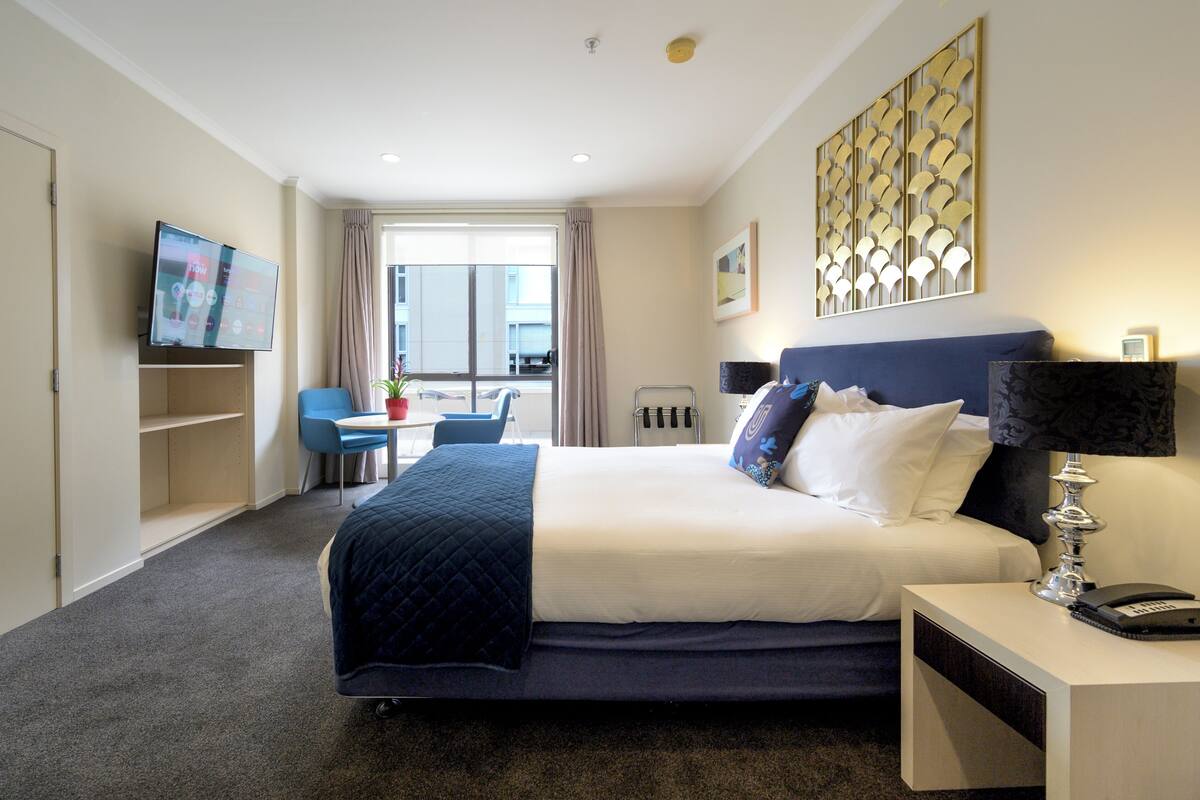 Studio, 1 Queen Bed, Harbor View | Down comforters, desk, blackout drapes, soundproofing