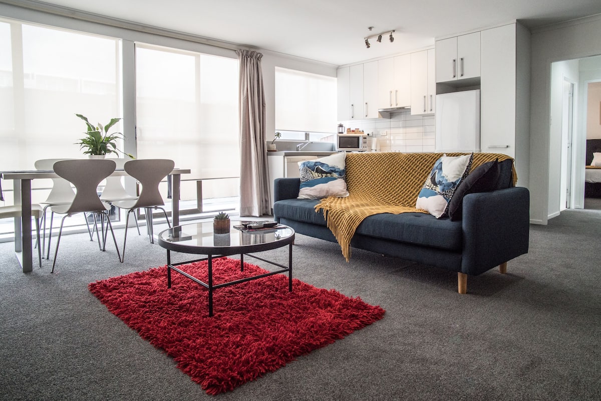 Apartment, 2 Bedrooms, Private Bathroom | Living room