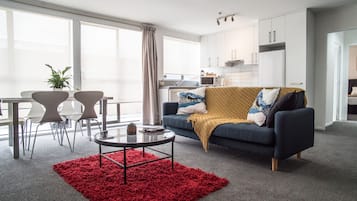 Apartment, 2 Bedrooms, Private Bathroom | Living room