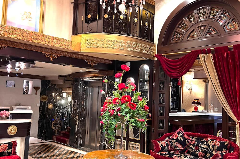 Q Hotel