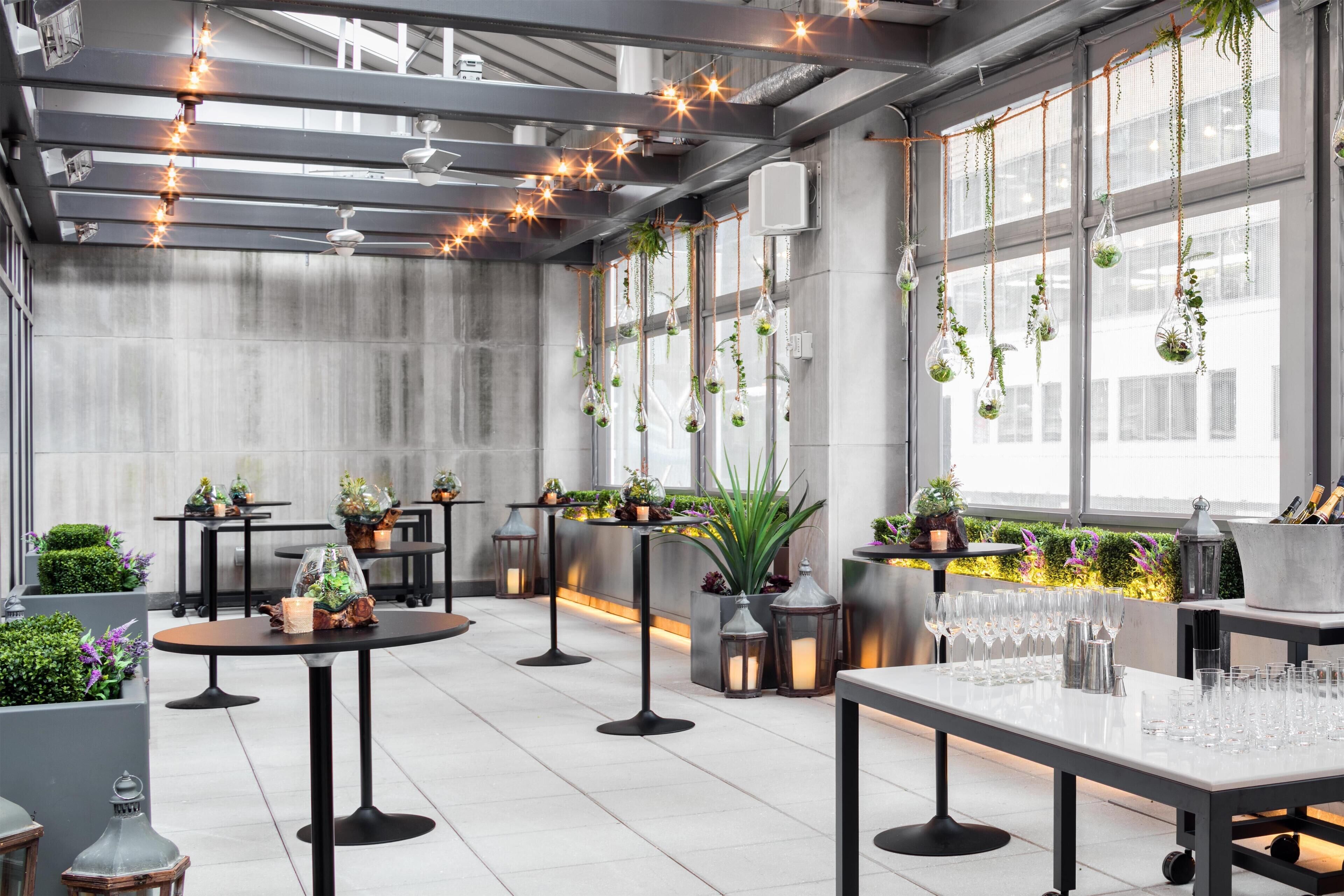 Bar sur le toit, restauration en plein air, ouvert tous les jours