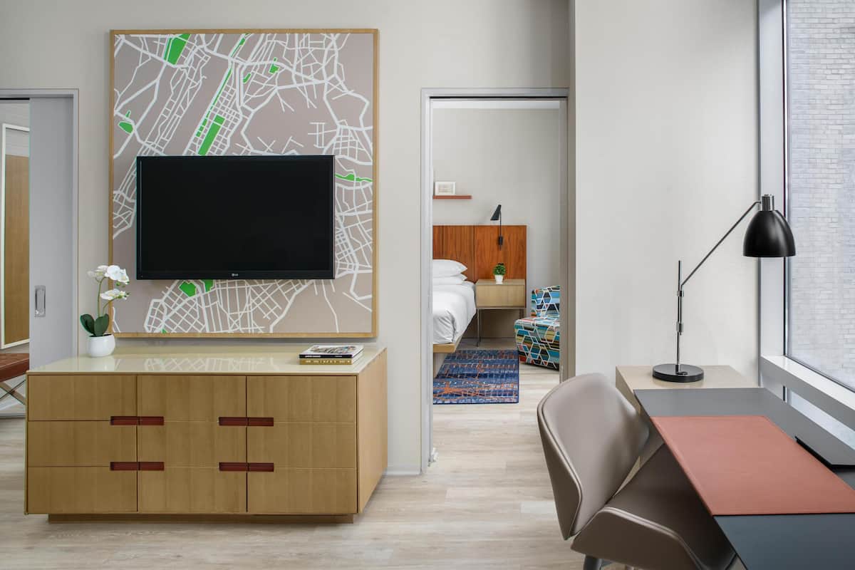 Suíte básica, 1 cama King | 1 quarto, cofres nos quartos, escrivaninha