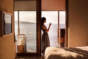 Deluxe Room, Sea View (Free Spa) | Minibar, in-room safe, soundproofing, free WiFi - Laqua by the Sea (Meta)