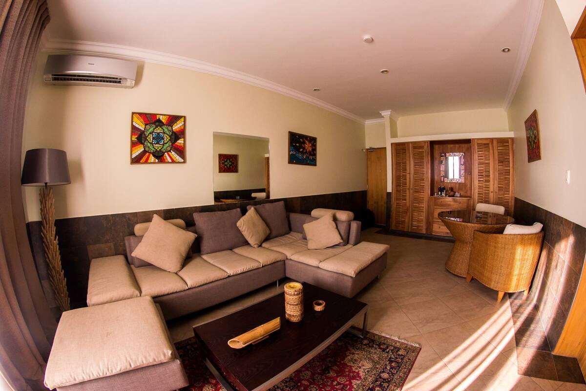 suite | down duvets, in-room safe, individually decorated, desk