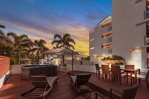 Terrace/patio - Manta Bargara Resort (Bargara)