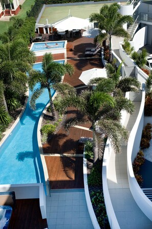 2 outdoor pools, a heated pool, pool umbrellas, sun loungers - Manta Bargara Resort (Bargara)