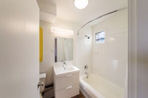 免費盥洗用品、吹風機、毛巾