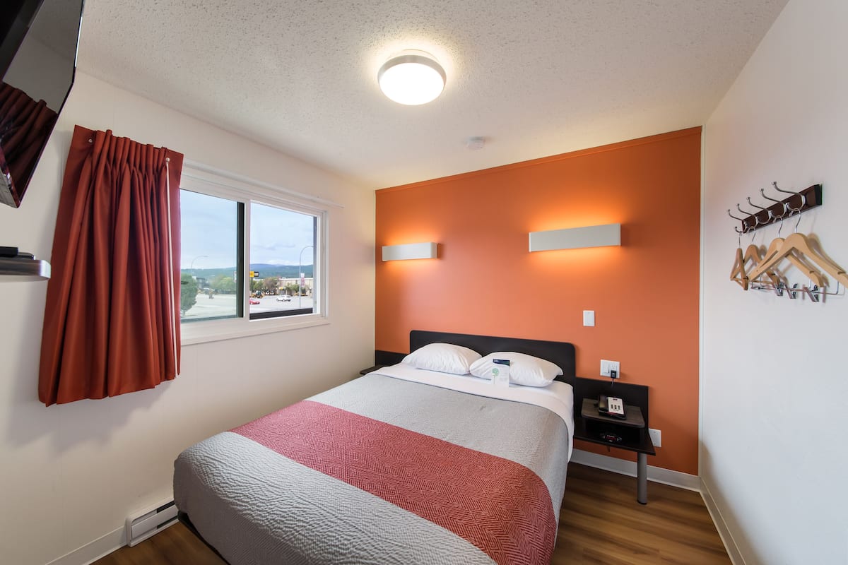 Desk, iron/ironing board, free cots/infant beds, free WiFi