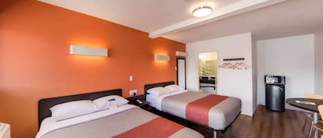 مكتب ومكواة/لوح كي وأسرّة أطفال/رضّع (مجانًا) وواي فاي مجانًا