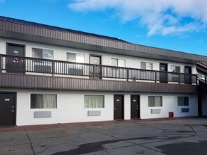 Front of property - Motel 6 Cranbrook, BC (Cranbrook)