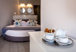 Suite Superior, hot tub | Kamar mandi | Perlengkapan mandi gratis, pengering rambut, jubah mandi, dan sandal