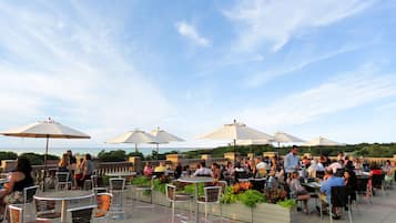 3 restaurants, breakfast, lunch, dinner served; American cuisine