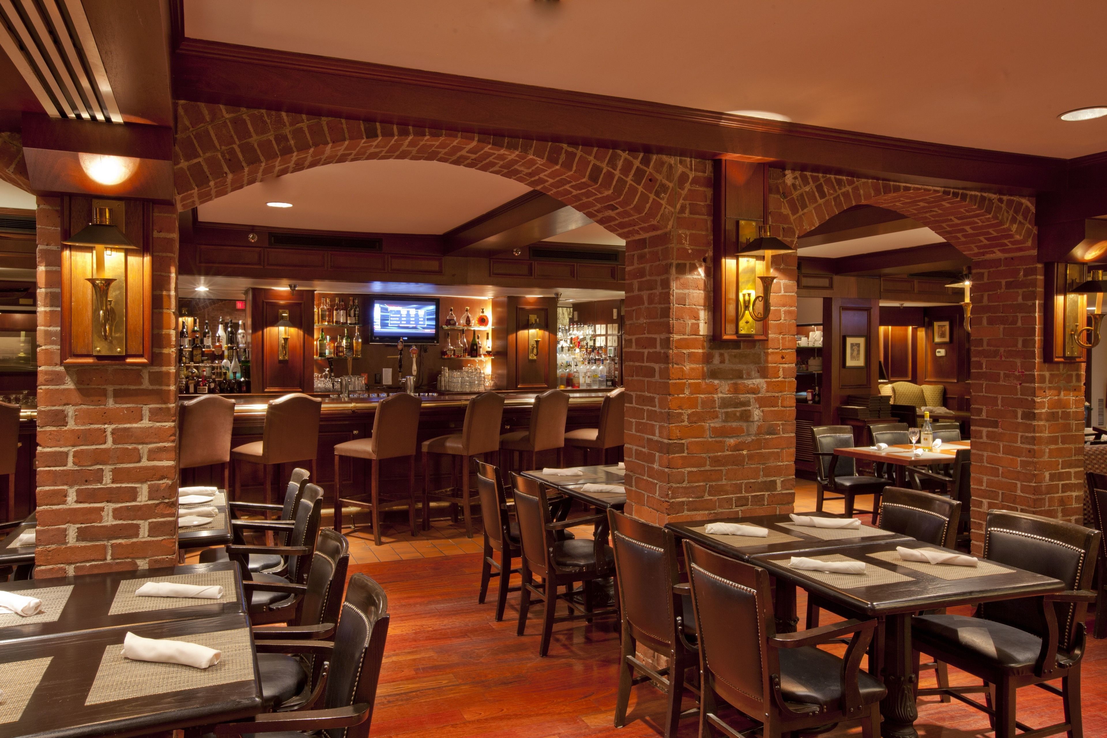 3 restaurants, breakfast, lunch, dinner served; American cuisine