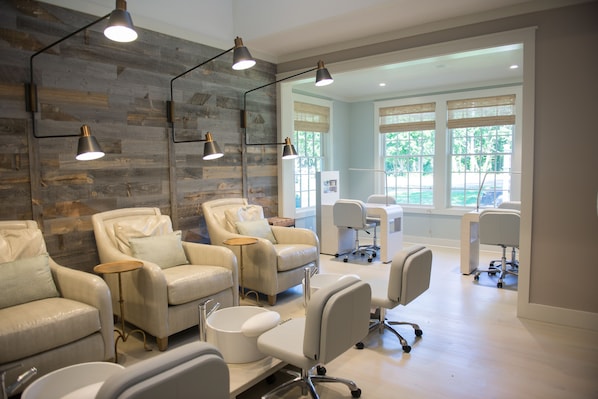 Couples treatment rooms, body treatments, deep-tissue massages - The Villages at Ocean Edge (Brewster)