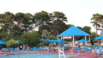 Poolside bar