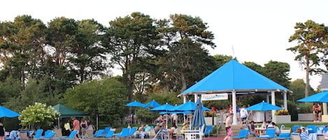 Poolside bar