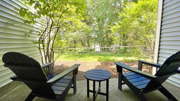 Room (Britterige Lower Level One Bed Villa) | Terrace/patio