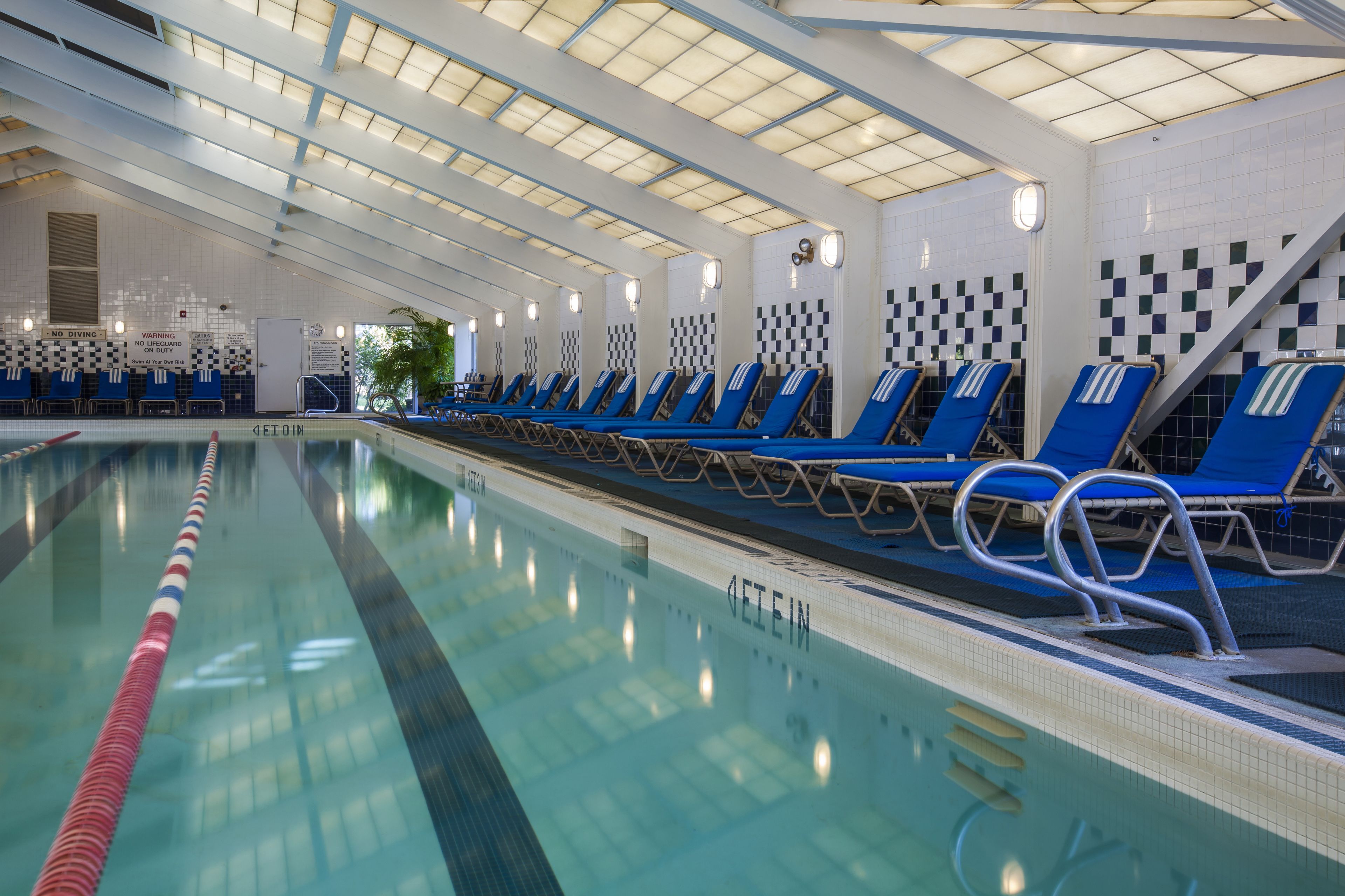 2 piscinas techadas, 3 piscinas al aire libre