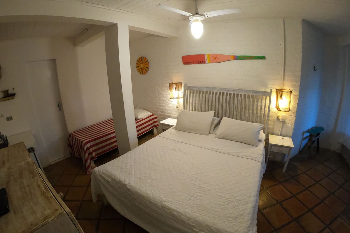 Quarto Triplo | Minibar, Wi-Fi gratuit, draps fournis