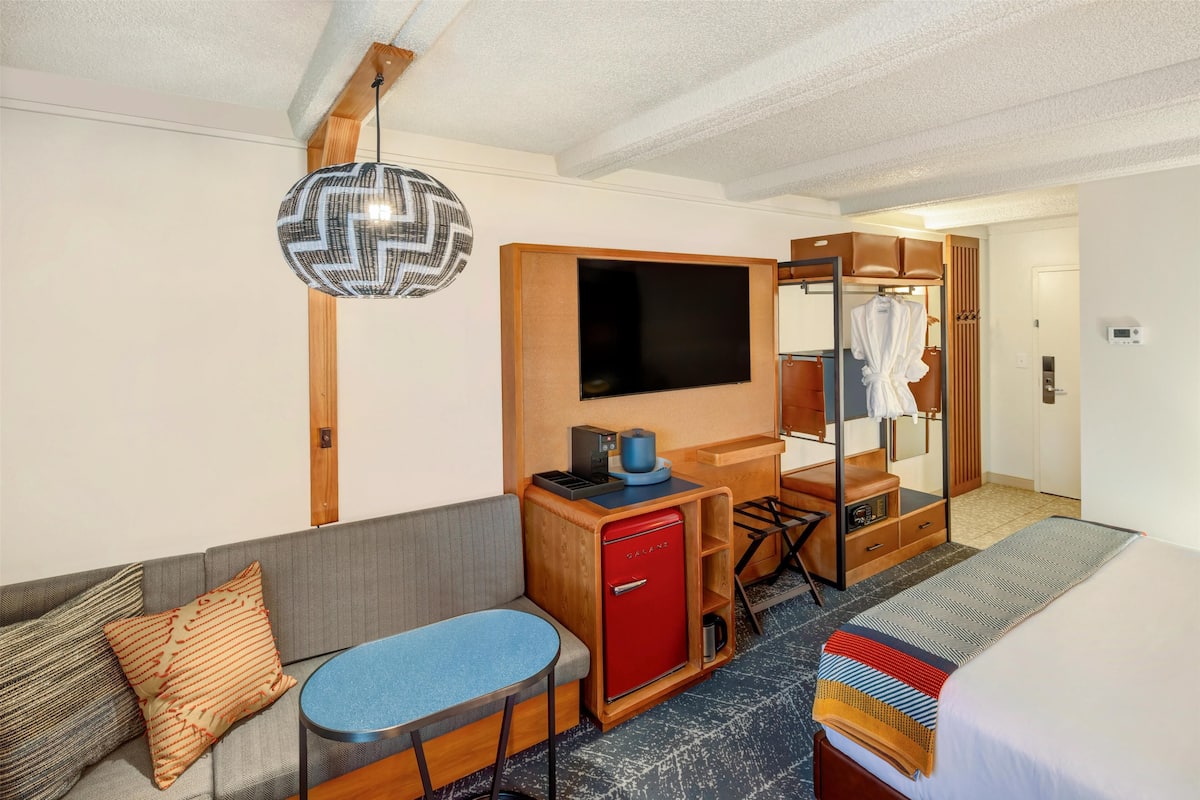 1 bedroom, pillow-top beds, laptop workspace, blackout curtains