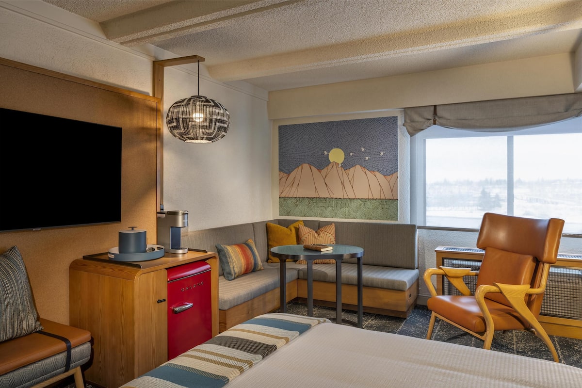 1 bedroom, pillow-top beds, laptop workspace, blackout curtains