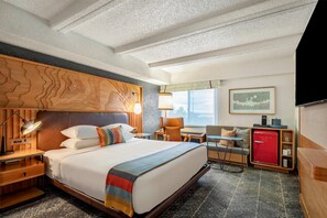 Pillowtop beds, desk, laptop workspace, blackout drapes