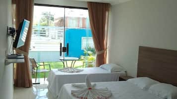 Deluxe Triple Room | Minibar, individually furnished, bed sheets