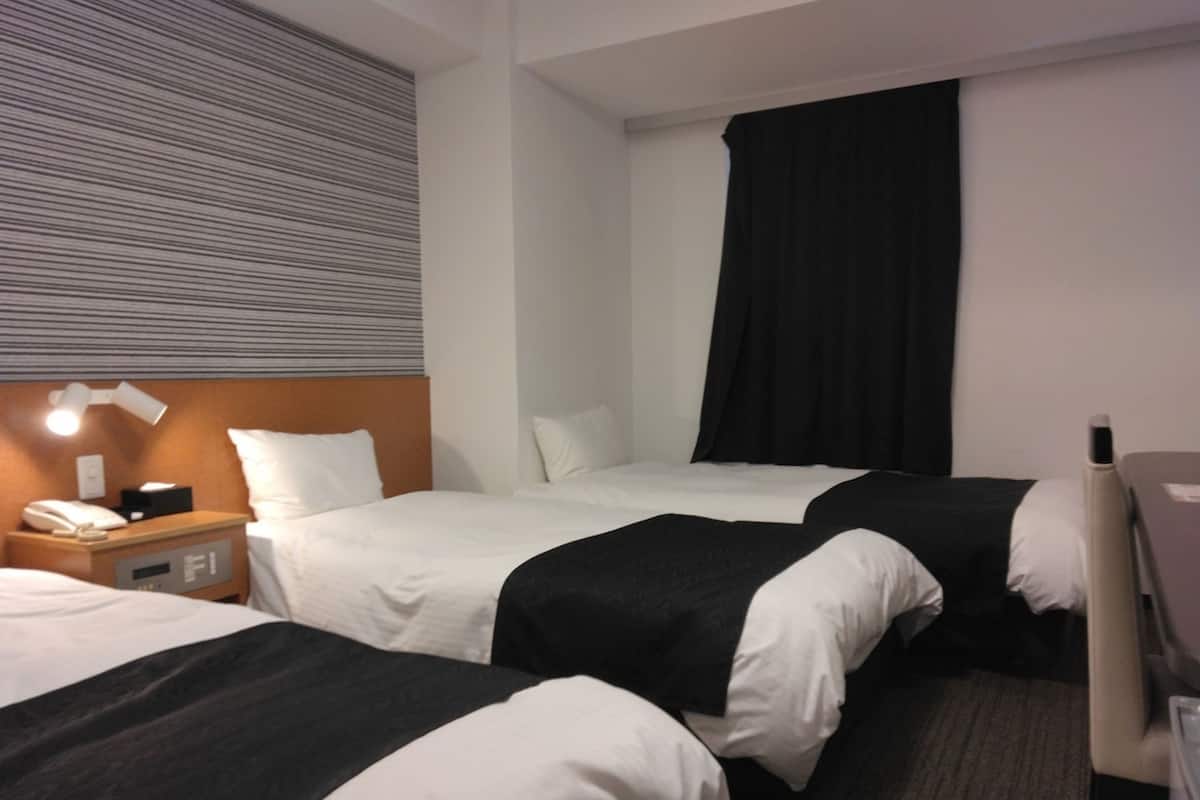 Skrivbord, mörkläggningsgardiner, strykjärn/strykbräda och gratis wi-fi