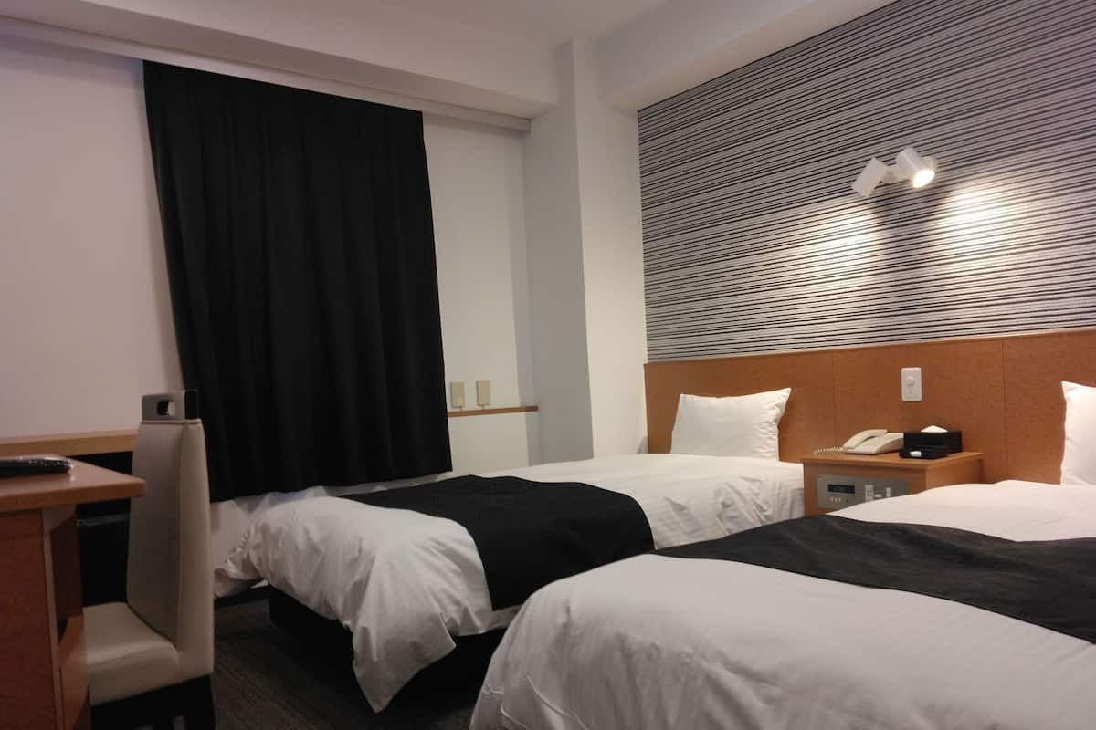 Skrivbord, mörkläggningsgardiner, strykjärn/strykbräda och gratis wi-fi