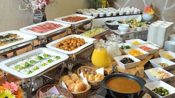 Desayuno buffet todos los días (con cargo)