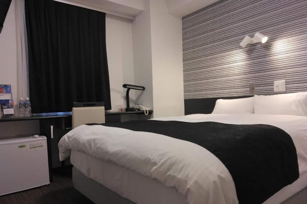 Skrivbord, mörkläggningsgardiner, strykjärn/strykbräda och gratis wi-fi