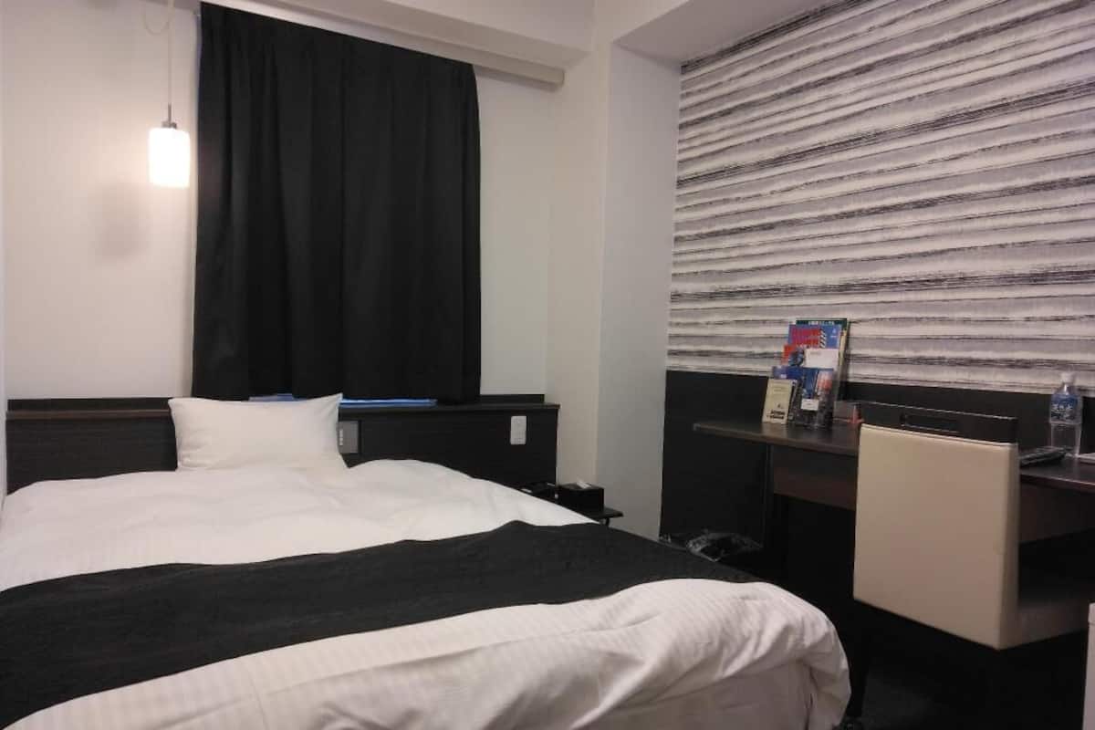 Skrivbord, mörkläggningsgardiner, strykjärn/strykbräda och gratis wi-fi